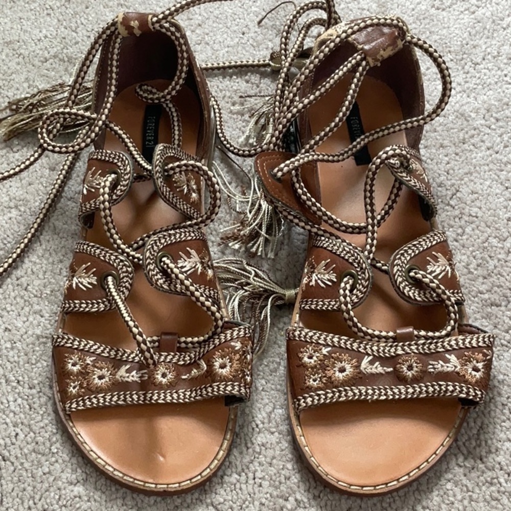 WOMENS FOREVER 21 Tan Embroidered Gladiator Sandals Lace Up Leg US 7
